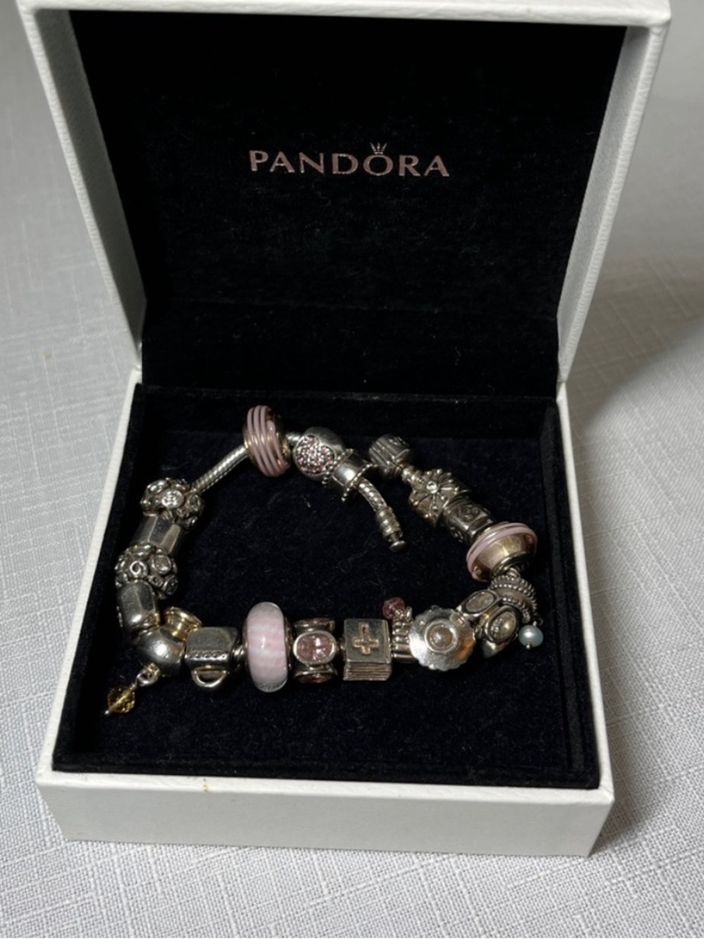 Pandora bracelet. 18 pandora beads. 1 SS bead. 8”. Pink tones. Box in
Stunning!